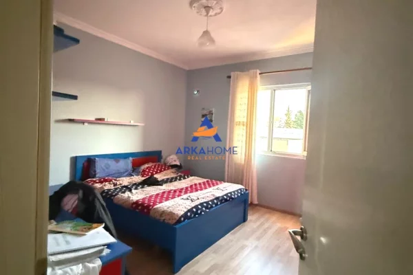 Shtepi ne shitje Apartament ne Tirane, 7+1, Mobilimi E mobiluar, Pagesa 700,000  Euro.