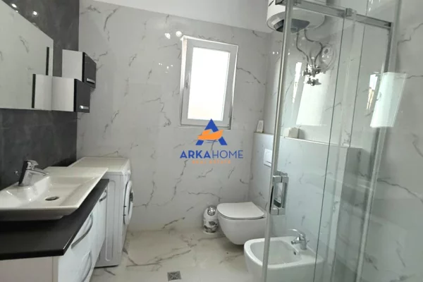 Shtepi ne shitje Apartament ne Tirane, 7+1, Mobilimi E mobiluar, Pagesa 700,000  Euro.