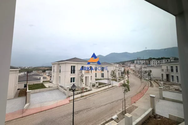 Shtepi ne shitje Vila Luksoze ne Tirane, 4+1, Mobilimi Bosh, pa mobiluar, Pagesa 890,000  Euro.
