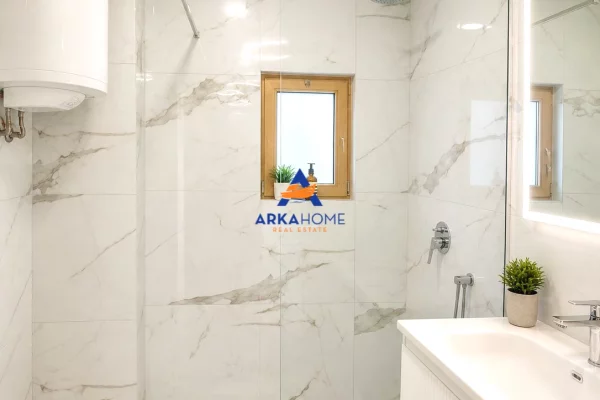 Shtepi ne shitje Apartament ne Tirane, 1+1, Mobilimi E mobiluar, Pagesa 178,947  Euro.