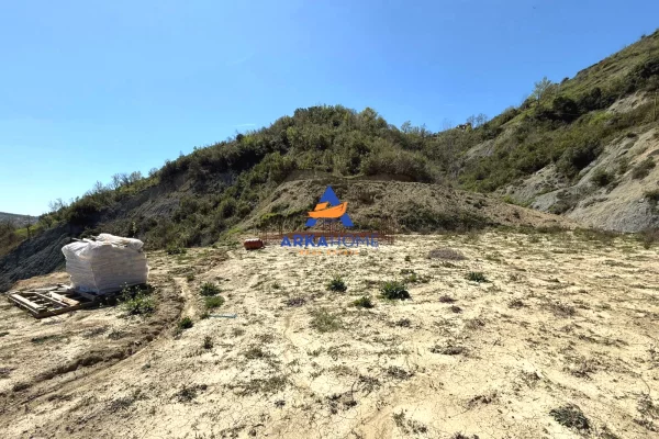 SHITET TRUALL 1.200M2 "NE PEZE, HELMES" 110,000 EURO
