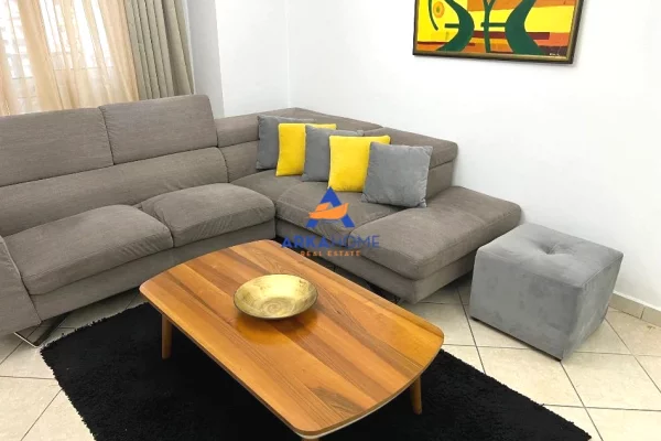 Shtepi me qera Apartament ne Tirane, 2+1, Mobilimi E mobiluar, Pagesa 685  Euro.