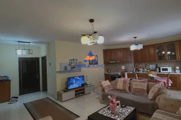 Shtepi me qera Apartament ne Tirane, 2+1, Mobilimi E mobiluar, Pagesa 800  Euro.