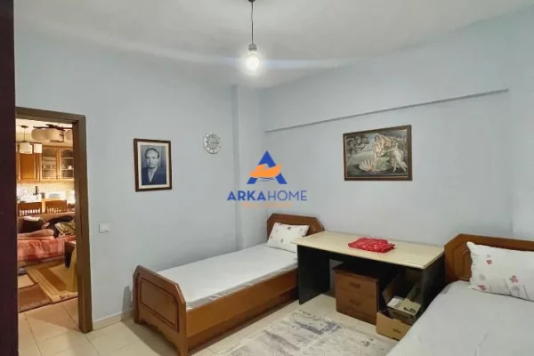 Shtepi me qera Apartament ne Tirane, 2+1, Mobilimi E mobiluar, Pagesa 800  Euro.