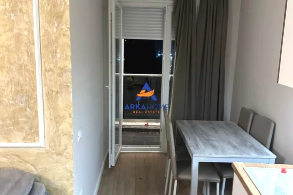 Shtepi me qera Apartament ne Tirane, 1+1, Mobilimi E mobiluar, Pagesa 526  Euro.