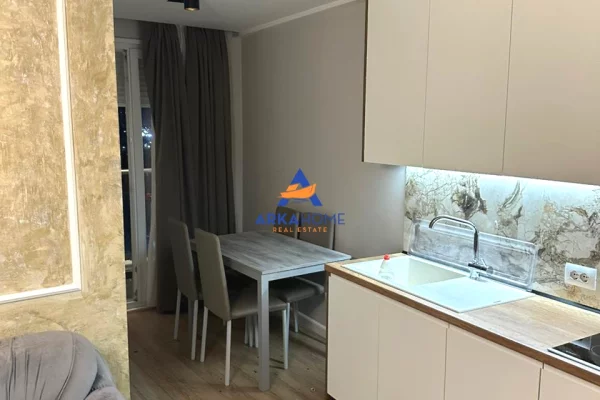 Shtepi me qera Apartament ne Tirane, 1+1, Mobilimi E mobiluar, Pagesa 526  Euro.