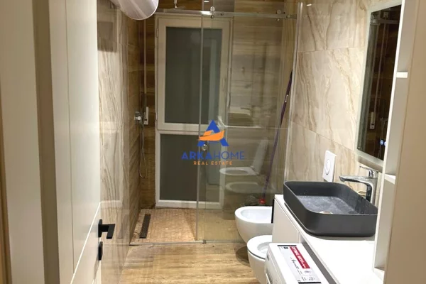 Shtepi me qera Apartament ne Tirane, 1+1, Mobilimi E mobiluar, Pagesa 526  Euro.