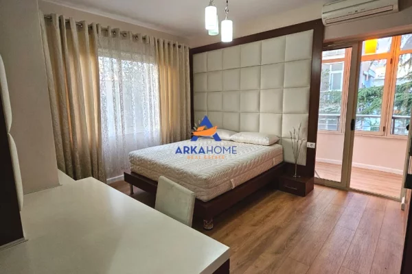 Shtepi ne shitje Apartament ne Tirane, 2+1, Mobilimi E mobiluar, Pagesa 234,000  Euro.