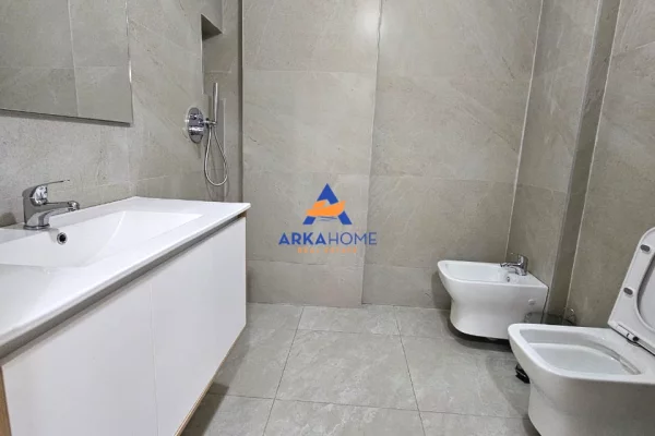 Shtepi ne shitje Apartament ne Tirane, 2+1, Mobilimi E mobiluar, Pagesa 234,000  Euro.