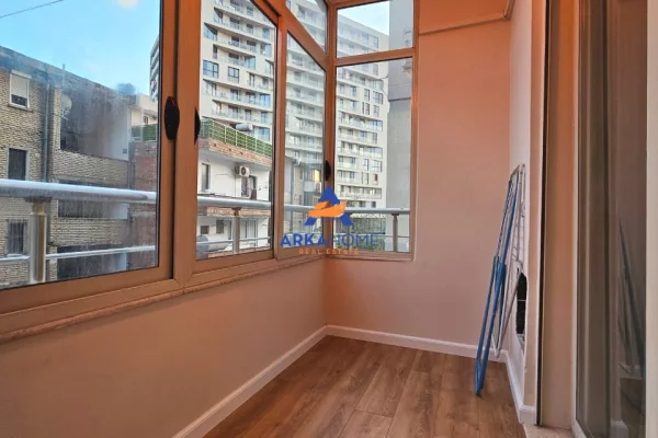 Shtepi ne shitje Apartament ne Tirane, 1+1, Mobilimi E mobiluar, Pagesa 163,000  Euro.