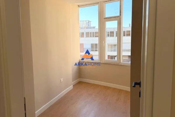 Shtepi ne shitje Apartament ne Tirane, 2+1, Mobilimi Bosh, pa mobiluar, Pagesa 190,000  Euro.