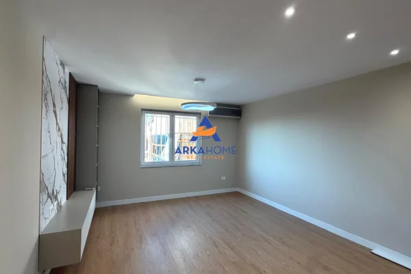 Shtepi ne shitje Apartament ne Tirane, 2+1, Mobilimi Bosh, pa mobiluar, Pagesa 190,000  Euro.