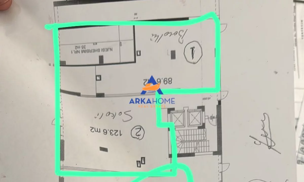 JEPET AMBJENT ME QERA 248 M2 "KOMUNA E PARISIT" 5000 EURO