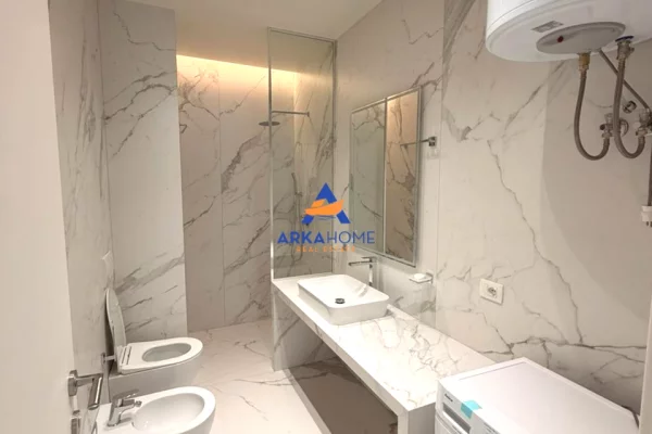Shtepi me qera Apartament ne Tirane, 1+1, Mobilimi E mobiluar, Pagesa 683  Euro.