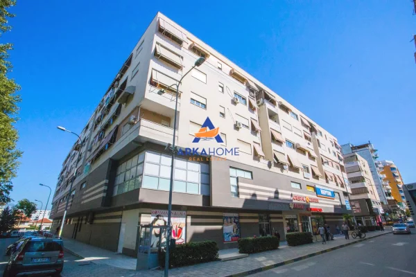 SHITET DYQAN 66M2 "TE KOMUNA E PARISIT" 170.000 EURO
