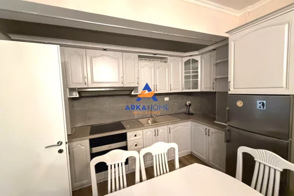 Shtepi me qera Apartament ne Tirane, 1+1, Mobilimi E mobiluar, Pagesa 525  Euro.