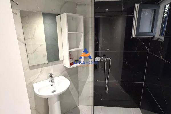 Shtepi me qera Apartament ne Tirane, 1+1, Mobilimi E mobiluar, Pagesa 525  Euro.