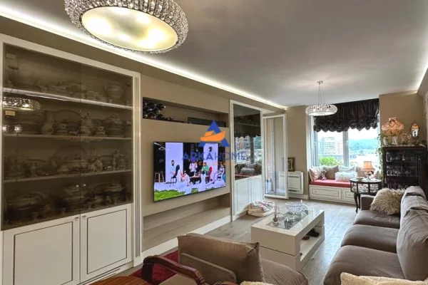 Shtepi ne shitje Apartament ne Tirane, 3+1, Mobilimi E mobiluar, Pagesa 365,000  Euro.