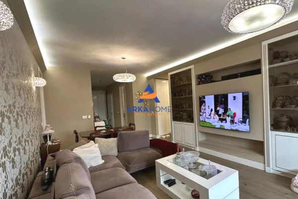 Shtepi ne shitje Apartament ne Tirane, 3+1, Mobilimi E mobiluar, Pagesa 365,000  Euro.