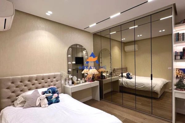 Shtepi ne shitje Apartament ne Tirane, 3+1, Mobilimi E mobiluar, Pagesa 365,000  Euro.