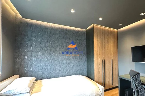 Shtepi ne shitje Apartament ne Tirane, 3+1, Mobilimi E mobiluar, Pagesa 365,000  Euro.