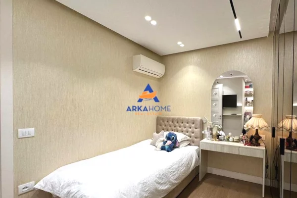 Shtepi ne shitje Apartament ne Tirane, 3+1, Mobilimi E mobiluar, Pagesa 365,000  Euro.