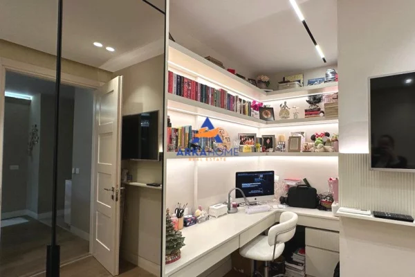 Shtepi ne shitje Apartament ne Tirane, 3+1, Mobilimi E mobiluar, Pagesa 365,000  Euro.