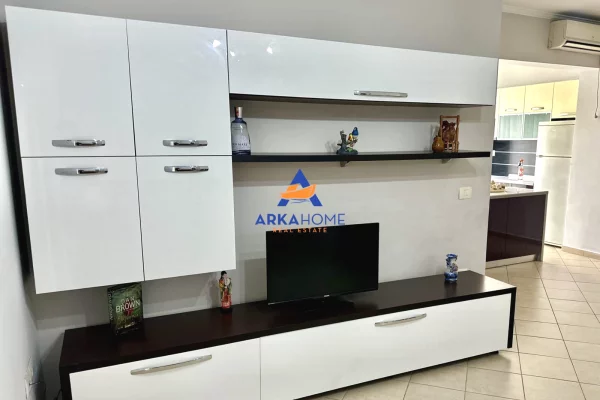 Shtepi ne shitje Apartament ne Tirane, 2+1, Mobilimi E mobiluar, Pagesa 180,000  Euro.
