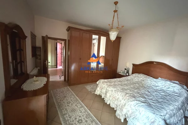 Shtepi me qera Apartament ne Tirane, 2+1, Mobilimi E mobiluar, Pagesa 800  Euro.