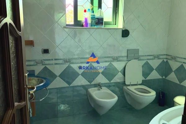 Shtepi me qera Apartament ne Tirane, 2+1, Mobilimi E mobiluar, Pagesa 800  Euro.
