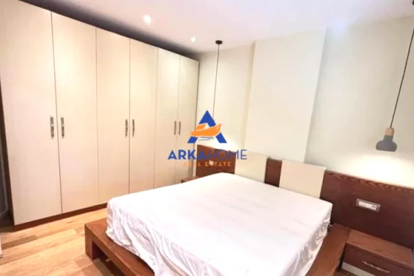 Shtepi me qera Apartament ne Tirane, 3+1, Mobilimi E mobiluar, Pagesa 893  Euro.
