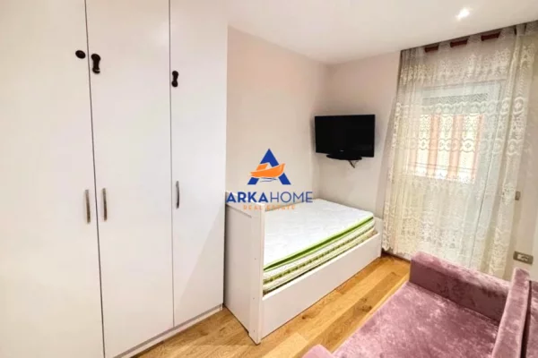 Shtepi me qera Apartament ne Tirane, 3+1, Mobilimi E mobiluar, Pagesa 893  Euro.