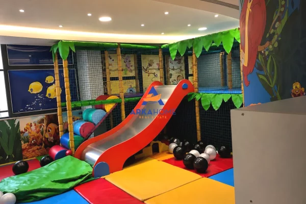 SHITET AMBIENT BIZNESI 172M2 "PRANE RRETHRROTULLIMIT TE SHKOZES" 602.000 EURO
