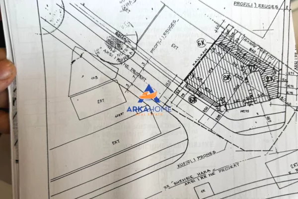 SHITET PARKING 330M2 "PRANE RRETHIT TE SHKOZES" 495.000 EURO