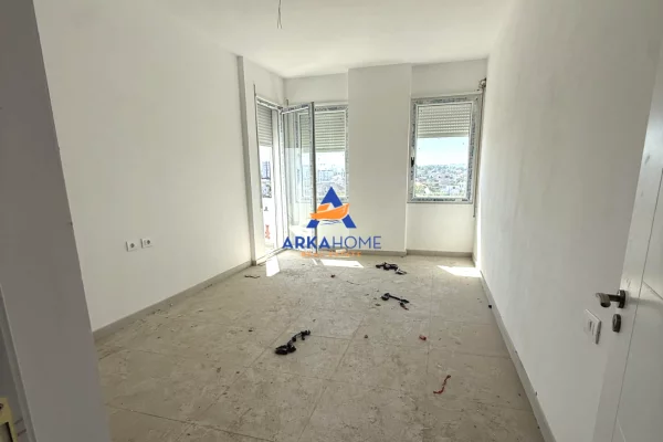 Shtepi ne shitje Apartament ne Tirane, 2+1, Mobilimi Bosh, pa mobiluar, Pagesa 121,500  Euro.