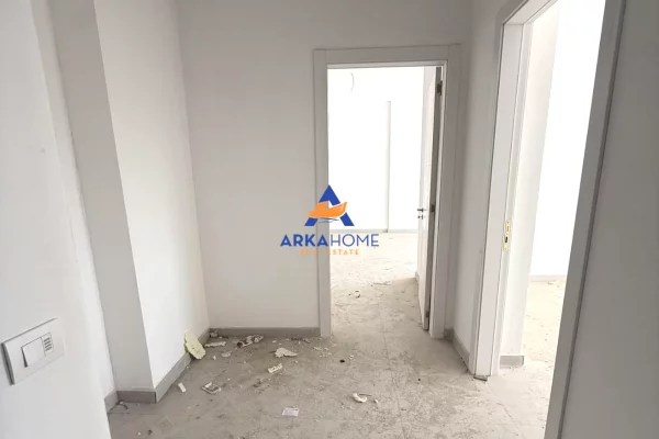 Shtepi ne shitje Apartament ne Tirane, 2+1, Mobilimi Bosh, pa mobiluar, Pagesa 121,500  Euro.