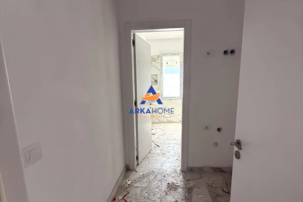Shtepi ne shitje Apartament ne Tirane, 2+1, Mobilimi Bosh, pa mobiluar, Pagesa 121,500  Euro.