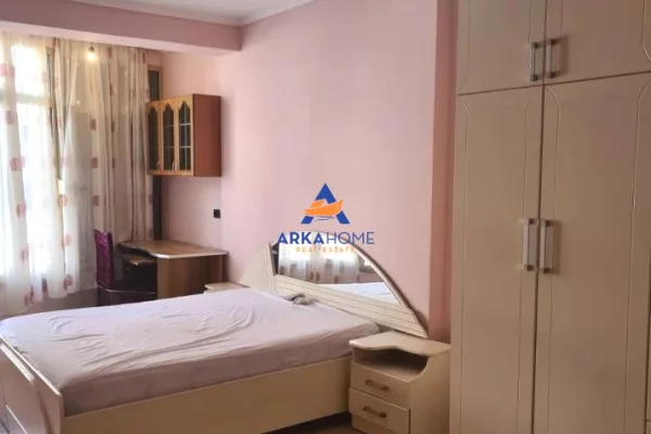 Shtepi me qera Apartament ne Tirane, 2+1, Mobilimi E mobiluar, Pagesa 525  Euro.