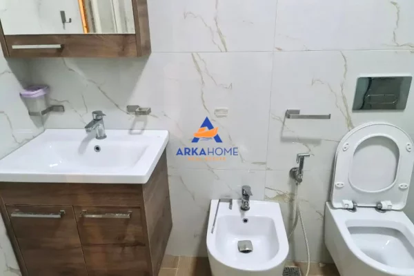 Shtepi me qera Apartament ne Tirane, 2+1, Mobilimi E mobiluar, Pagesa 525  Euro.