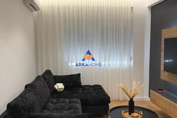JEPET APARTAMENT ME QERA 1+1+BALLKON "LIQENI ARTIFICIAL, AFËR PALLATIT PASTEL " 850 EURO