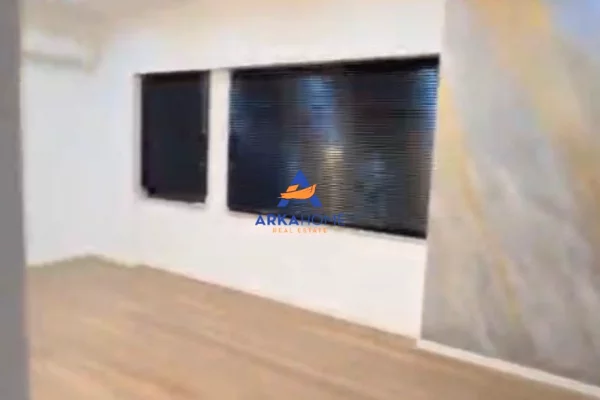 Ambient biznesi me qera 3+1 ne Tirane - 1,000 Euro