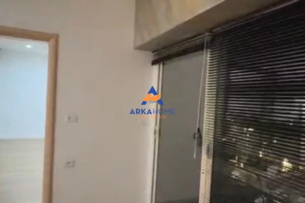 JEPET APARTAMENT / ZYRE ME QERA 80M2 "RRUGA PJETER BOGDANI, AFER COKO" 1000 EURO