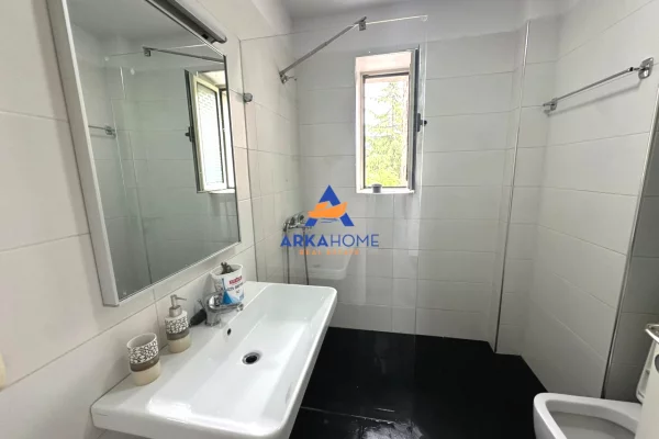 Shtepi me qera Apartament ne Tirane, 1+1, Mobilimi E mobiluar, Pagesa 651  Euro.
