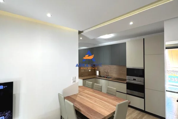Shtepi ne shitje Apartament ne Tirane, 2+1, Mobilimi E mobiluar, Pagesa 278,654  Euro.
