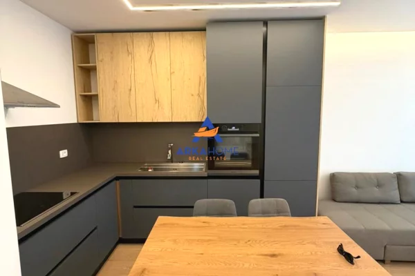 Shtepi ne shitje Apartament ne Tirane, 1+1, Mobilimi E mobiluar, Pagesa 180,000  Euro.