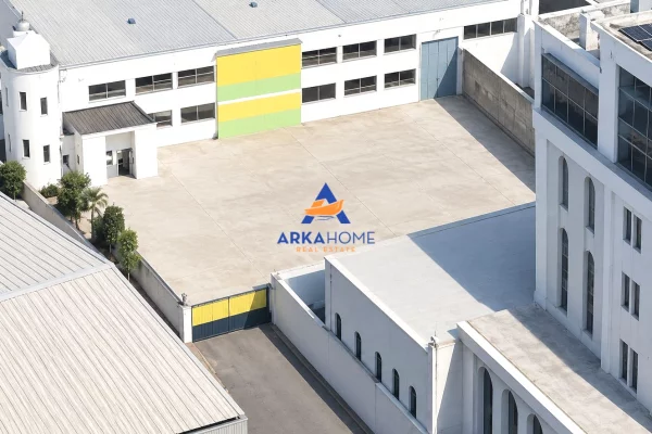 Ambient biznesi me qera 4+1 ne Tirane - 3,900 Euro