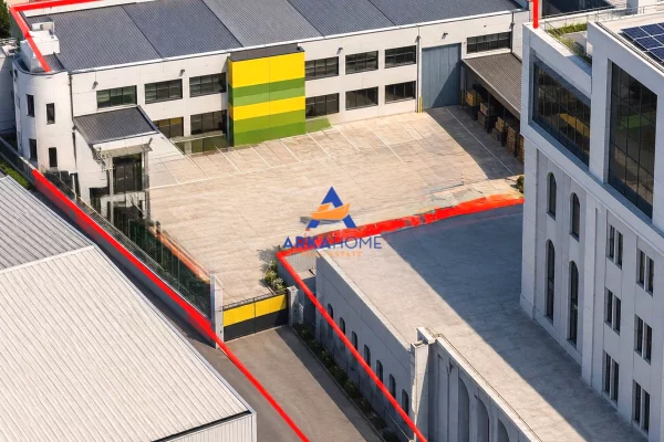 JEPET ME QERA KAPANON 2200M2 "TE AUTOSRADA TIRANE-DURRES" 3900 EURO