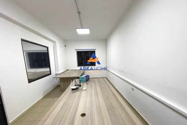 JEPET ME QERA ZYRE 140M2 "TEK PAZARI I RI" 75.000 LEKE