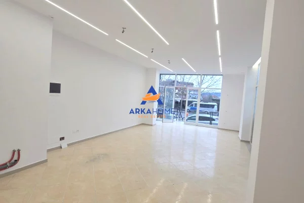 JEPET NJESI BIZNESI ME QERA 70.15M2 "PALLATET E VERDHA" 650 EURO