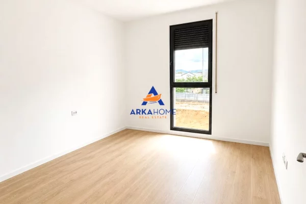 Shtepi ne shitje Apartament ne Tirane, 2+1, Mobilimi Bosh, pa mobiluar, Pagesa 219,000  Euro.